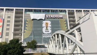 Zakryté logo společnosti Levi's na Mistrovství světa ve fotbale 2026