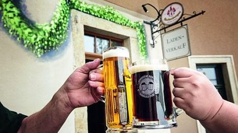 Náhledový obrázek - Pivo lepí Sudety. Zapomenuté hřebeny a údolí Krušných hor oživuje pivní stezka