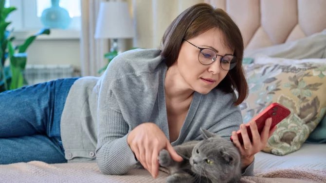 Žádosti o dávky bez formulářů. Nově je teď můžete podávat z mobilu