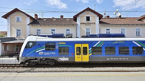 Náhledový obrázek - Jezděte vlakem, oproti autu má čtvrtinové emise, vyzývají ČD v nové kampani. Platí to však jen na některých tratích