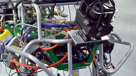 Náhledový obrázek - Úspěch italských robotiků. Robopes udrží balanc na dvou nohách