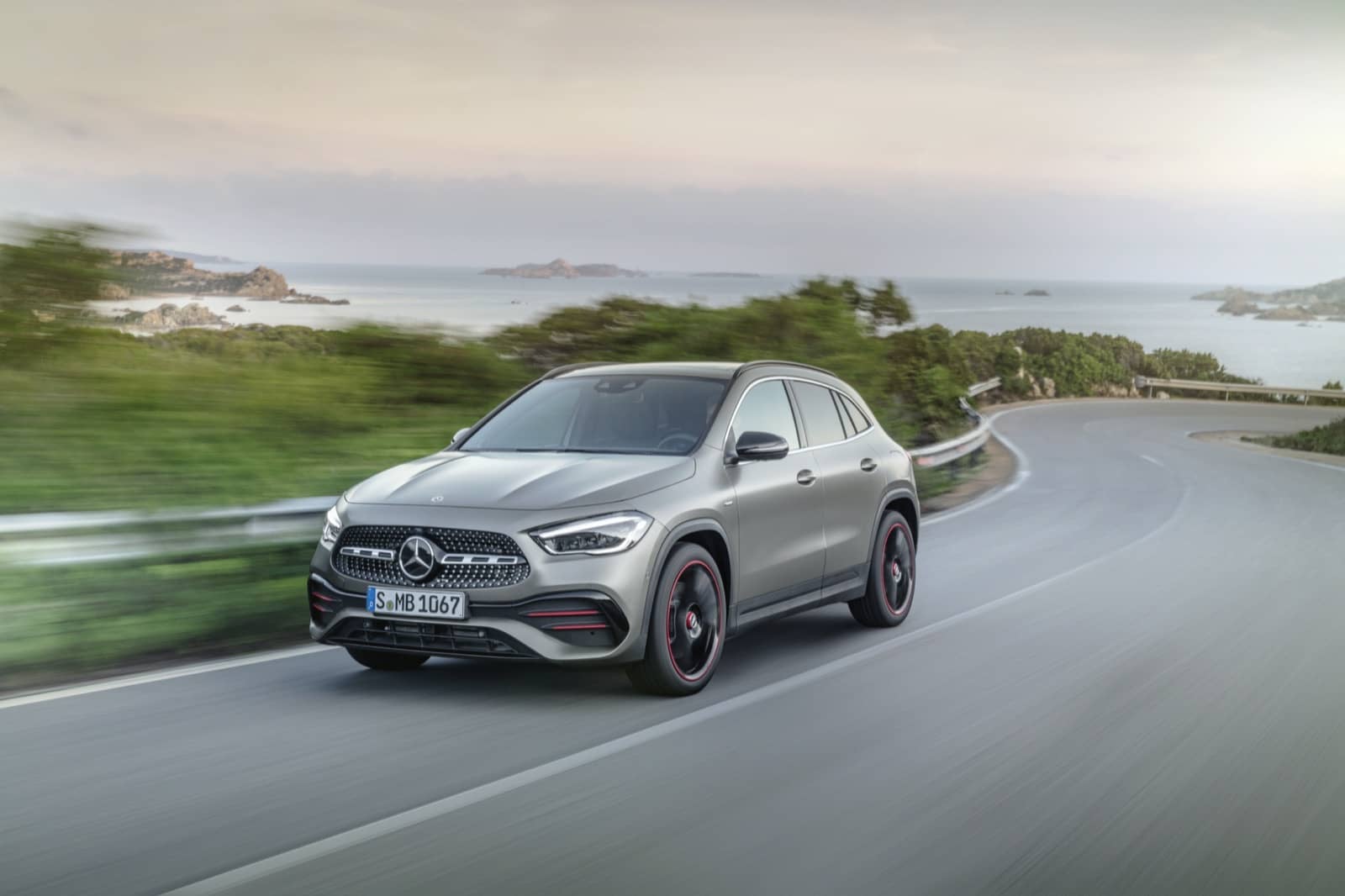 2020-08-Mercedes-Benz-GLA-2020-4.jpg