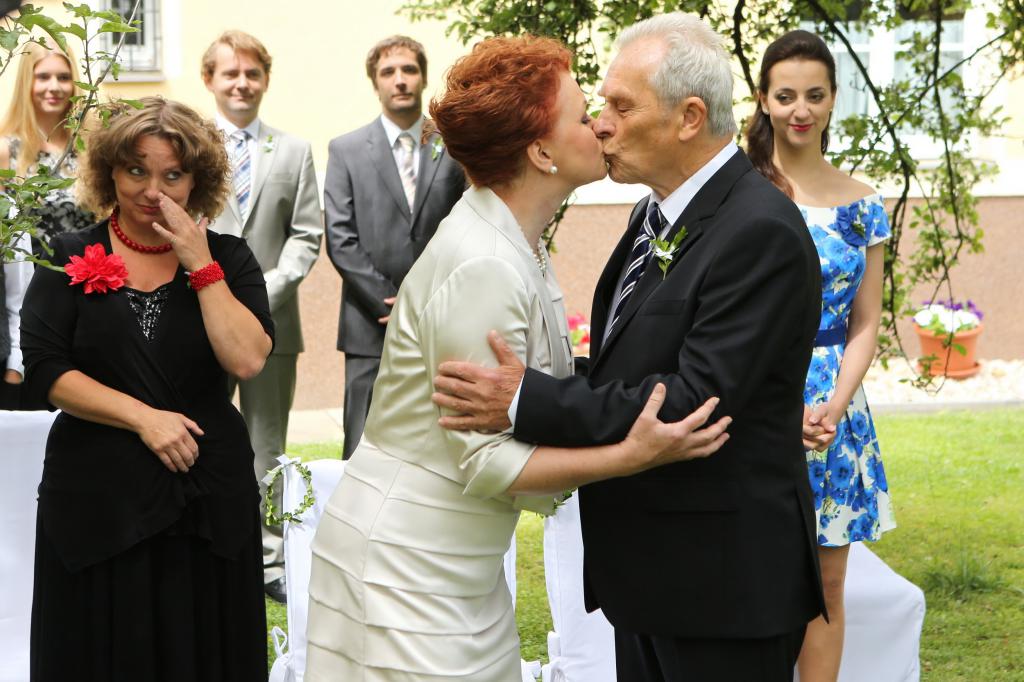 Cesty domů III: Docent Bernát se žení