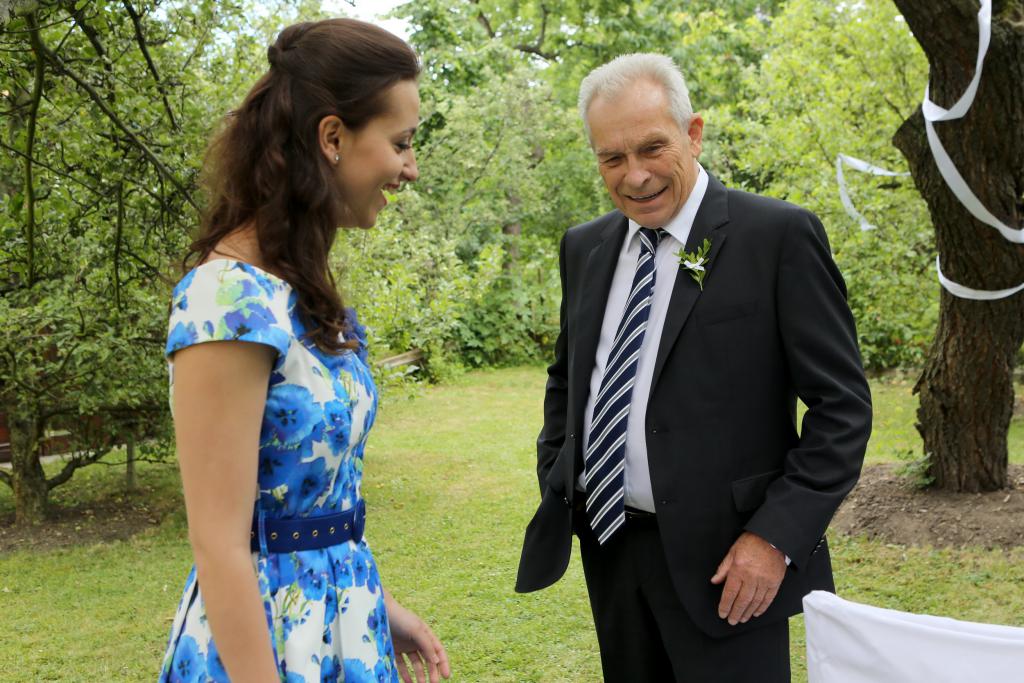 Cesty domů III: Docent Bernát se žení