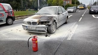 Ilustrační fotografie. Technická závada způsobila požár osobního automobilu. (5. 9. 2025)