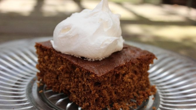 Perník recept: hrnkový máte během chvilky, cuketový je zase krásně vláčný. Těsto určitě vylepší ovoce a ořechy