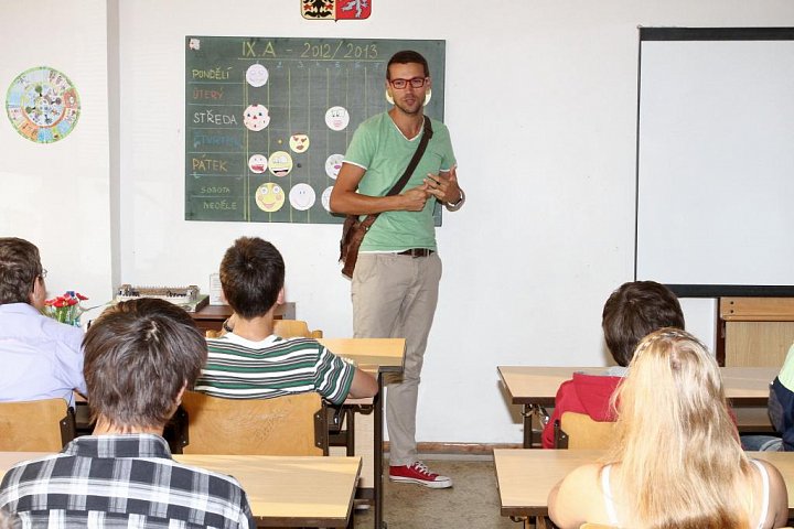 Herec Základky Lukáš Hejlík propagoval seriál na základce