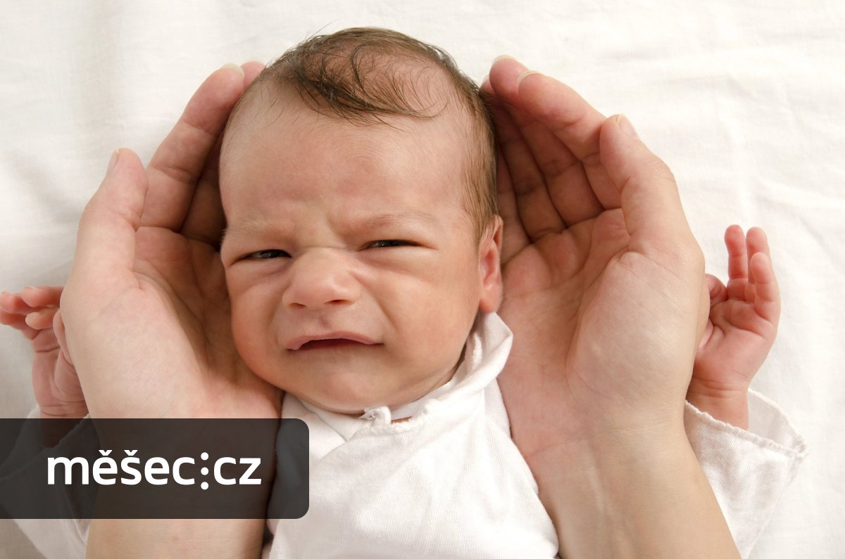 Žena se soudila kvůli přespání u dítěte na JIP. Přítomnost rodiče v nemocnici má své hranice, rozhodly soudy