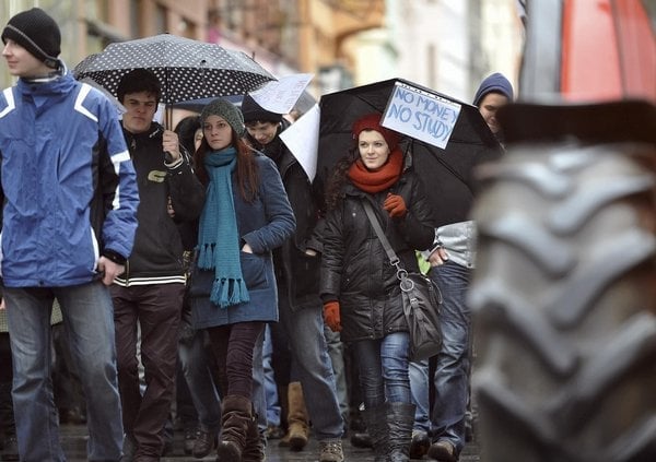 2013-03-studenti-protestujc3ad-proti-c5a1kolnc3a9mu-4.jpg