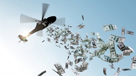 Náhledový obrázek - A co zkusit rozhazování peněz z vrtulníku? Experti přemýšlejí, jak by EU měla oživit svoji ekonomiku