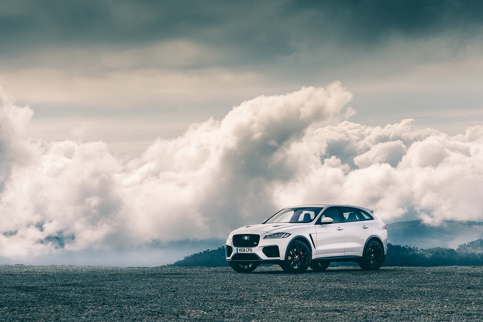 2019-04-Jaguar-F-Pace-SVR-ofi_19.jpg