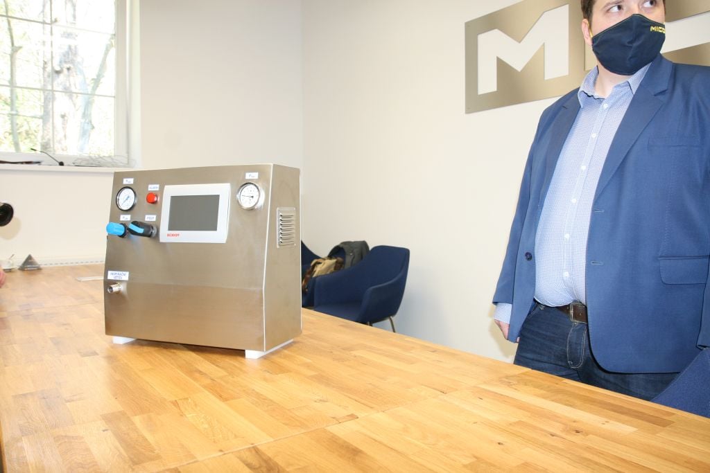 CoroVent (prototyp vs. finální verze)