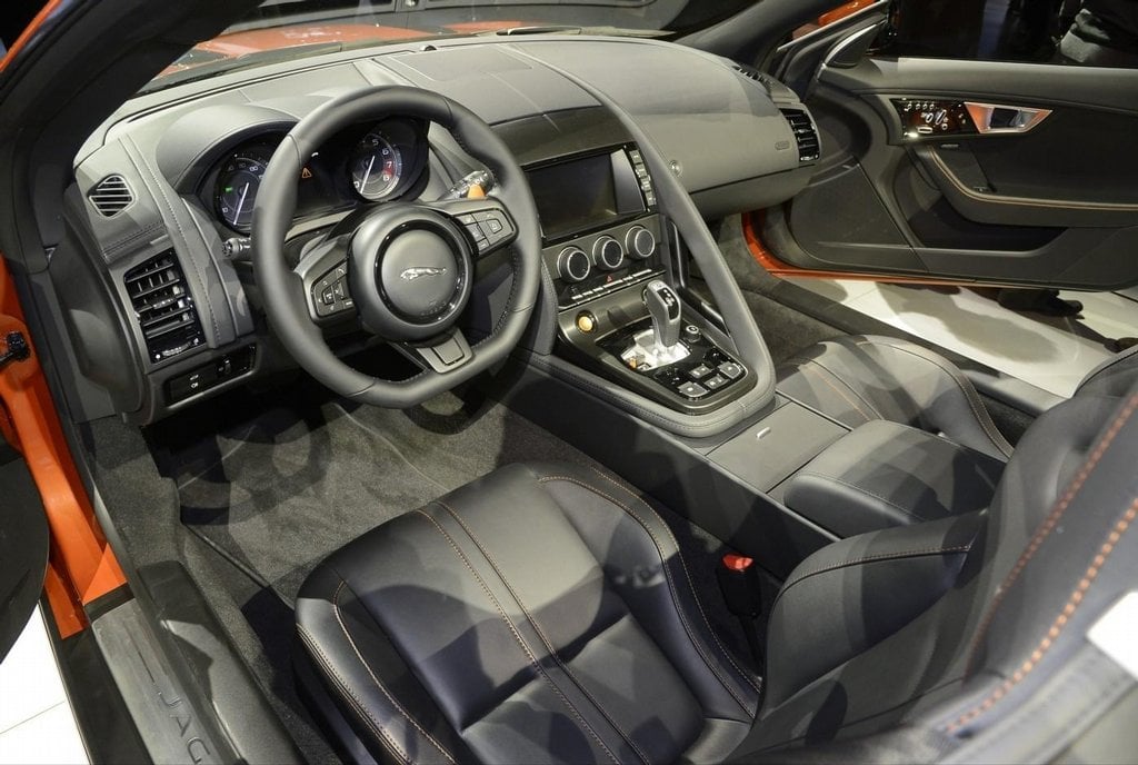 2015-08-jaguar-ukc3a1zal-v-los-angeles-f-type-black-pack-a-desig