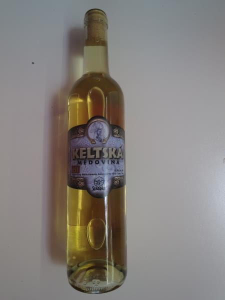 Internetový obchod, Marcel Sobek (www.cerbiz.cz), Vyškov: Keltská medovina - ve výrobku byl zjištěn nižší obsah etanolu, než bylo uvedeno na etiketě.  Ve výrobku byl překročen limit pro obsah těkavých látek daný právním předpisem. Výrobce: Marek Sznapka, Český Těšín