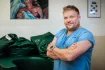 Když na dítě sáhnete, může se leknout, „vystřelit“ ručičky nahoru, a průběh porodu se může zkomplikovat,“ vysvětluje vedoucí lékař porodních sálů Richard Špaček.