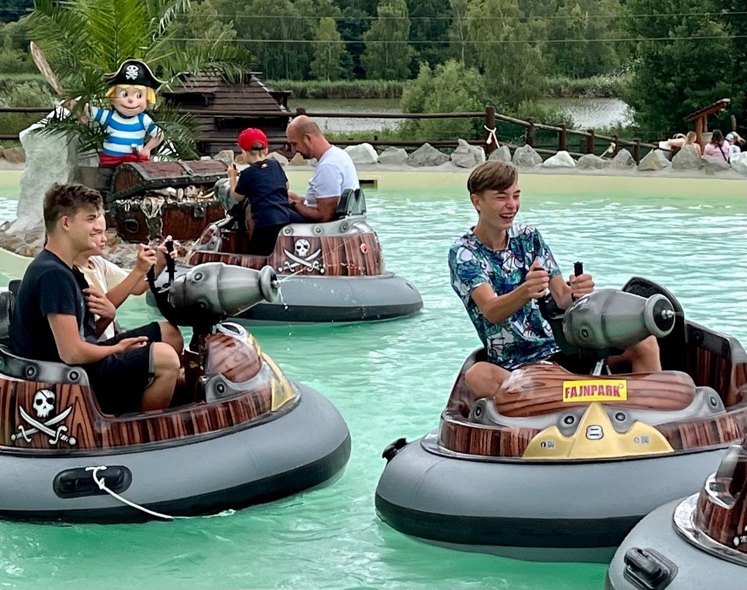 Fajnpark - nová atrakce pirátské čluny