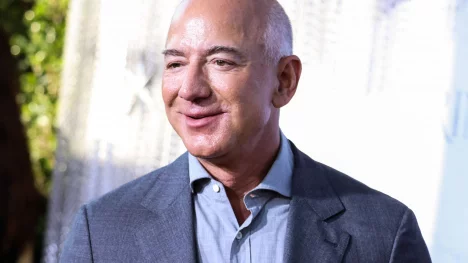 Náhledový obrázek - Ideální čas na prodej. Jeff Bezos se chce zbavit 50 milionů kusů akcií Amazonu, mají hodnotu téměř 200 miliard korun