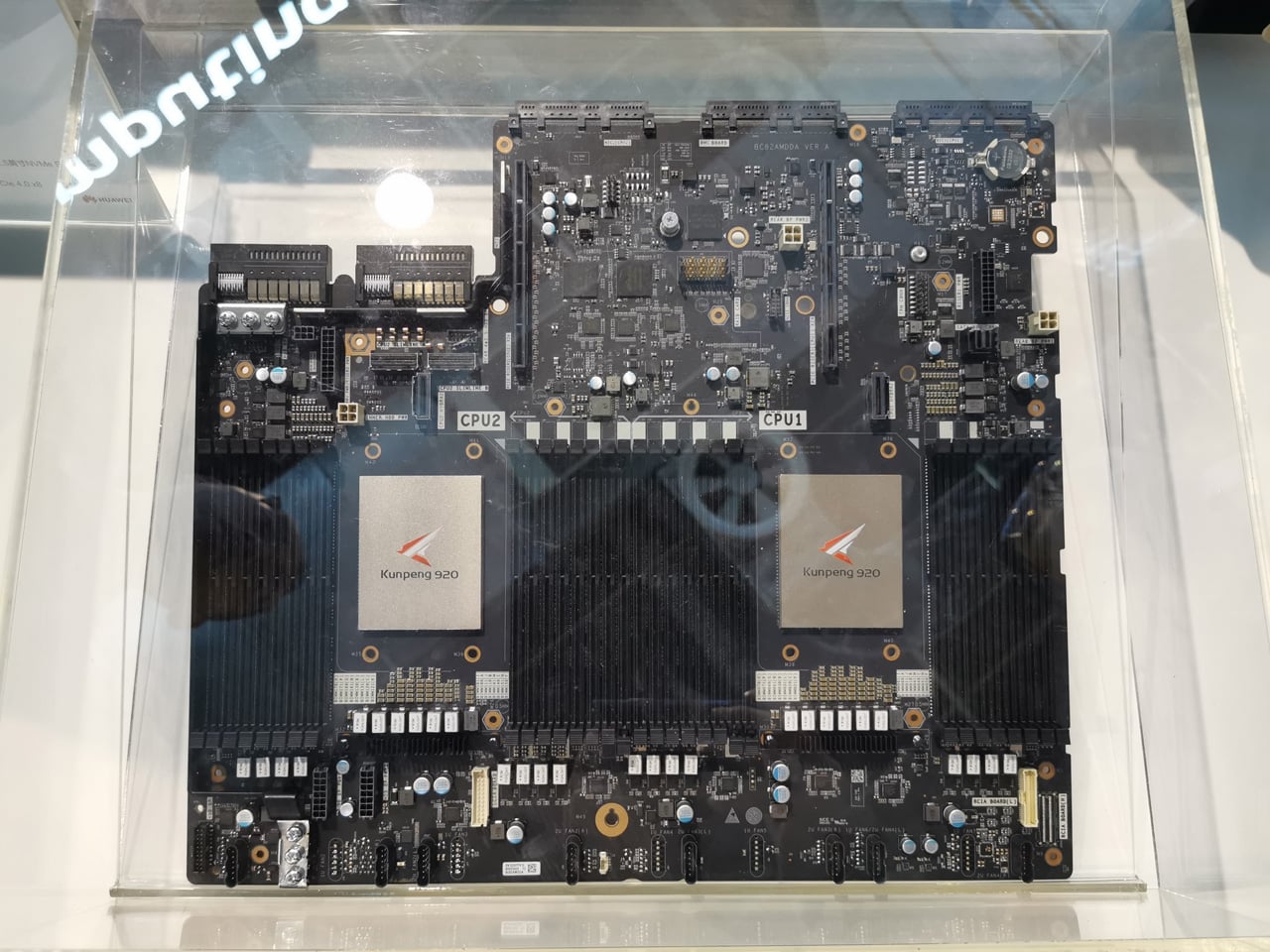 Základní desky Kunpeng Server Board a Desktop Board od Huawei