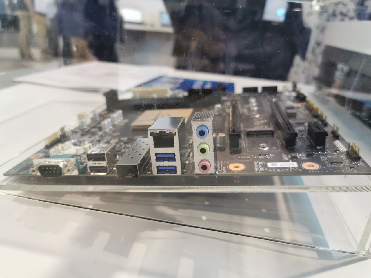 Základní desky Kunpeng Server Board a Desktop Board od Huawei