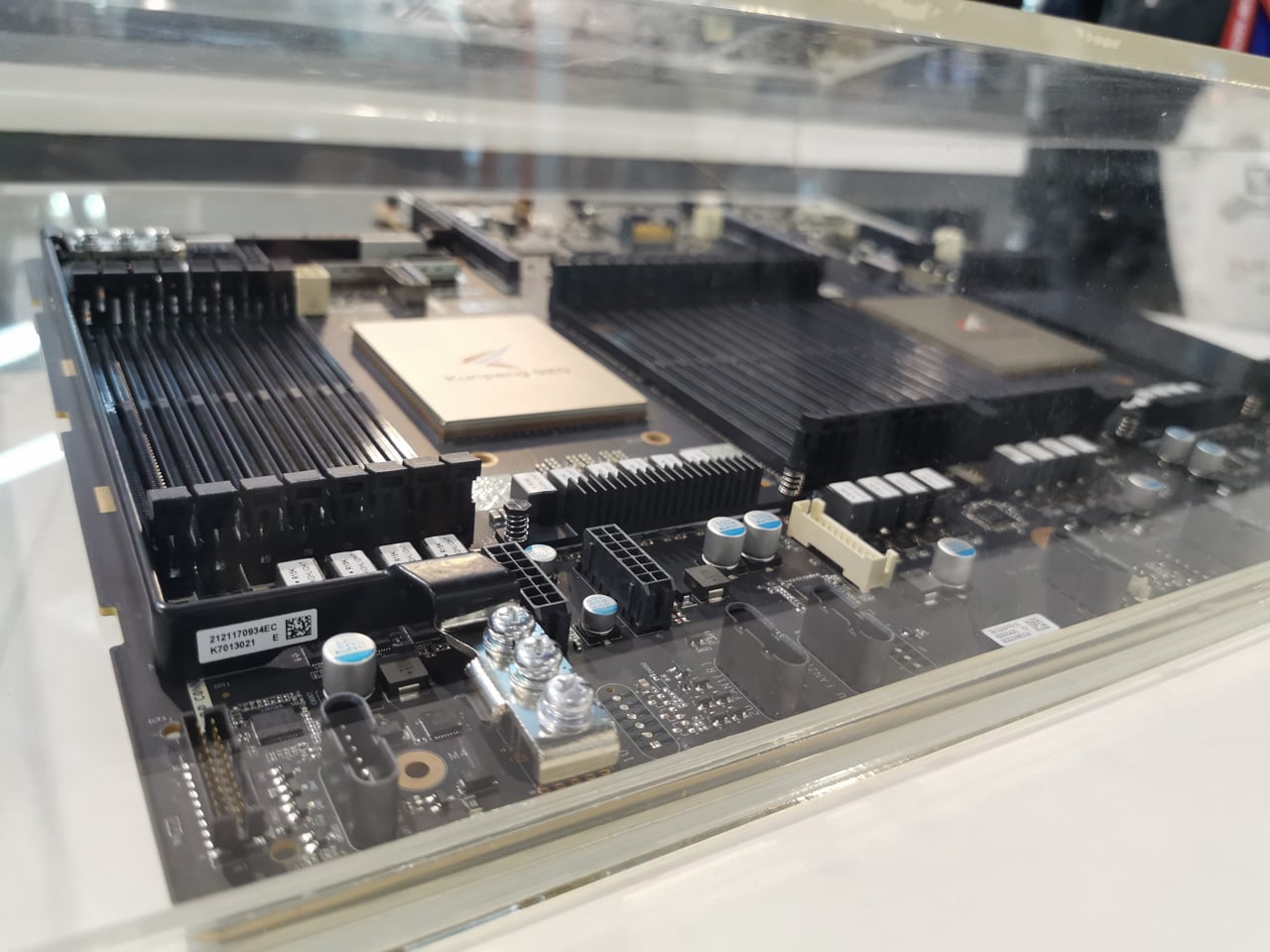 Základní desky Kunpeng Server Board a Desktop Board od Huawei
