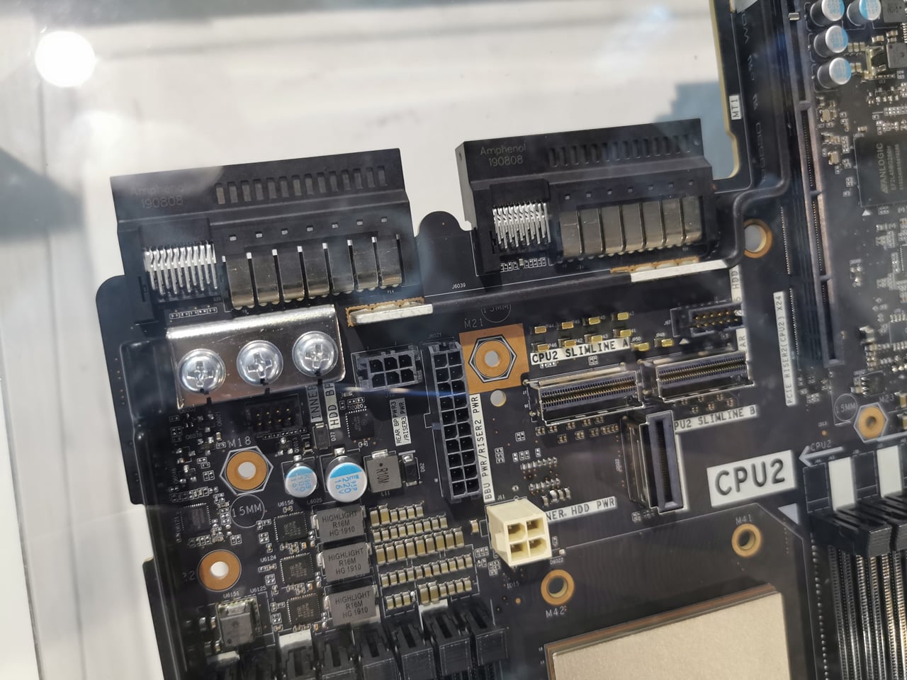 Základní desky Kunpeng Server Board a Desktop Board od Huawei