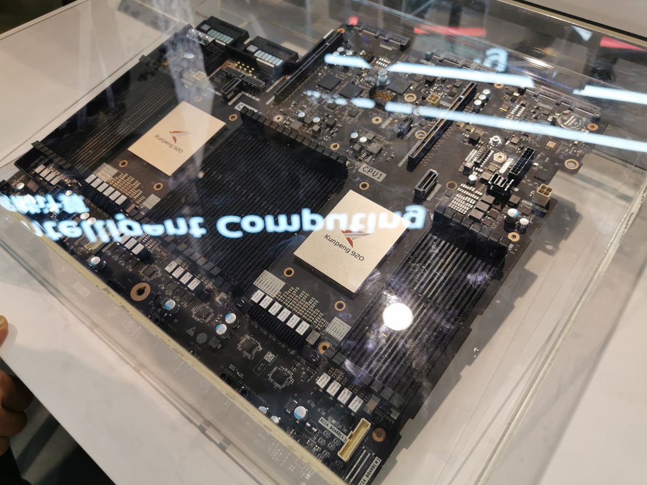 Základní desky Kunpeng Server Board a Desktop Board od Huawei