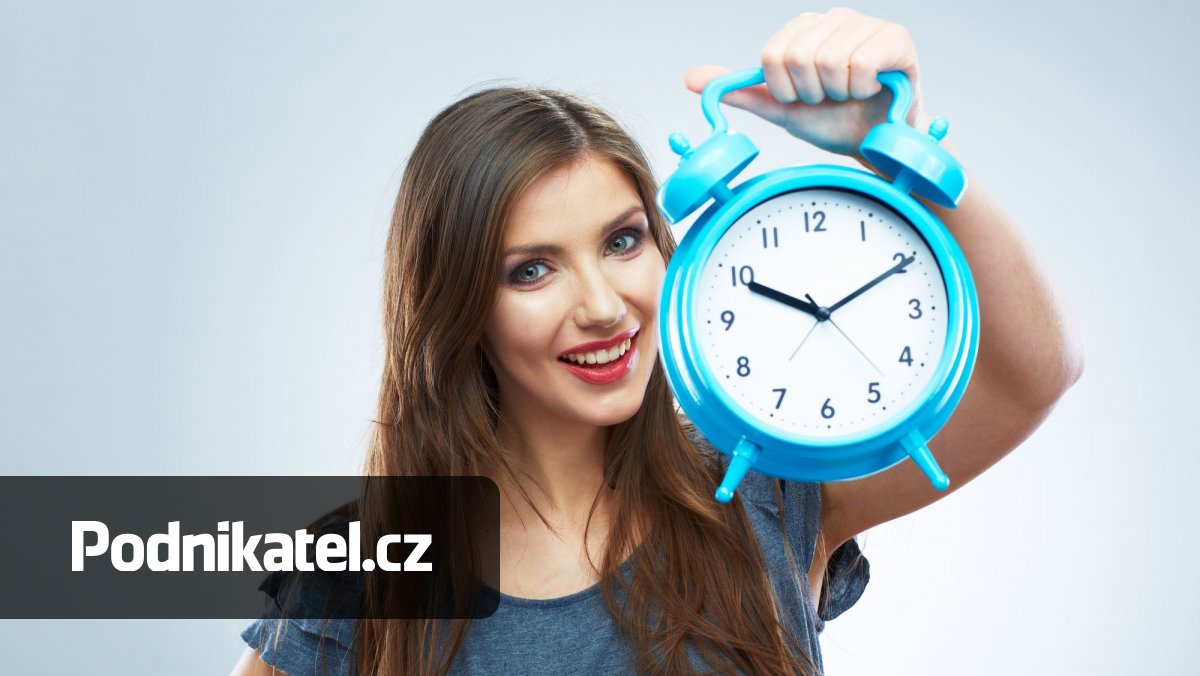 Hodina navíc během pracovní směny. Změna času může zamíchat výplatou