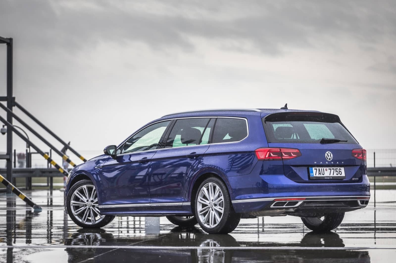 2019-11-Volkswagen-Passat-Variant-00020.jpg