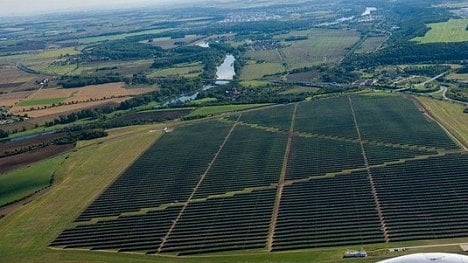 Náhledový obrázek - Největší a nejziskovější. Obří solární park na Mělnicku vydělává 150 milionů ročně