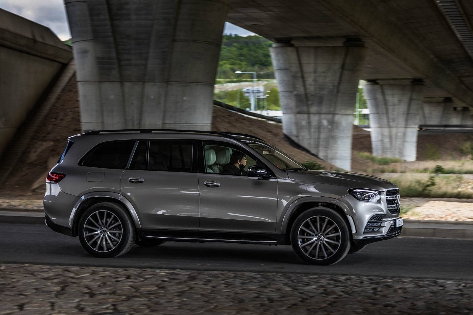 2020-06-mercedes-benz-gls-24.jpg