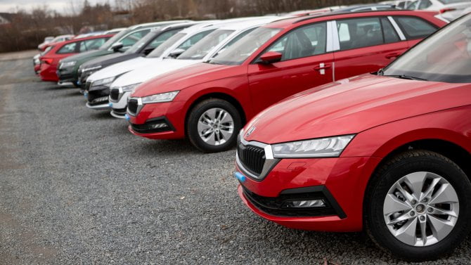 Kupujete ojetinu? U těchto značek hrozí stočený tachometr nejčastěji
