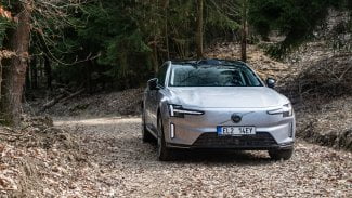 Náhledový obrázek - Volvo ES90, první jízdní dojmy: Uklidňující elektromobilita, když si zvyknete na pár drobností