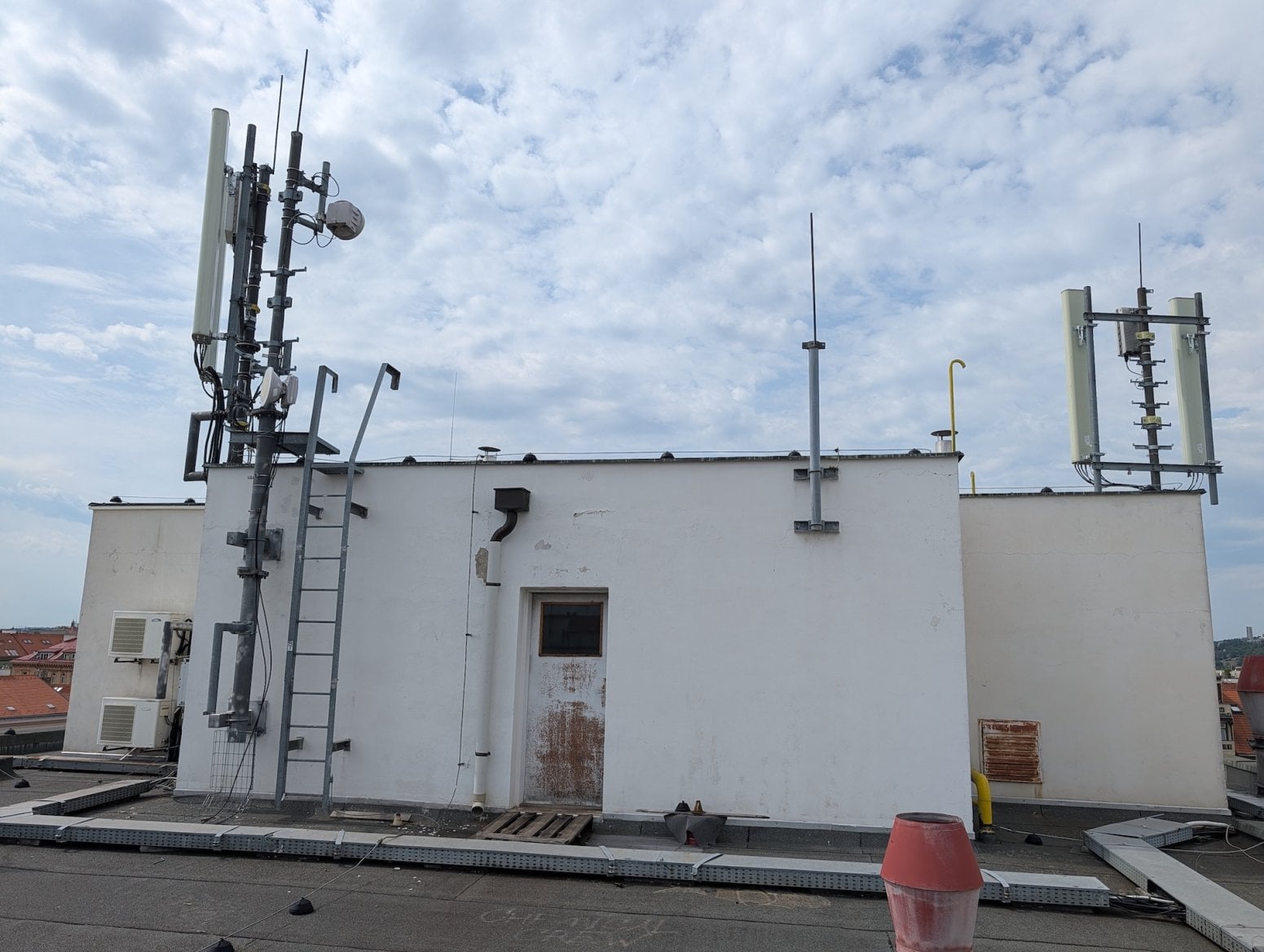 Mobilní 5G vysílač T-Mobilu na Londýnské v Praze