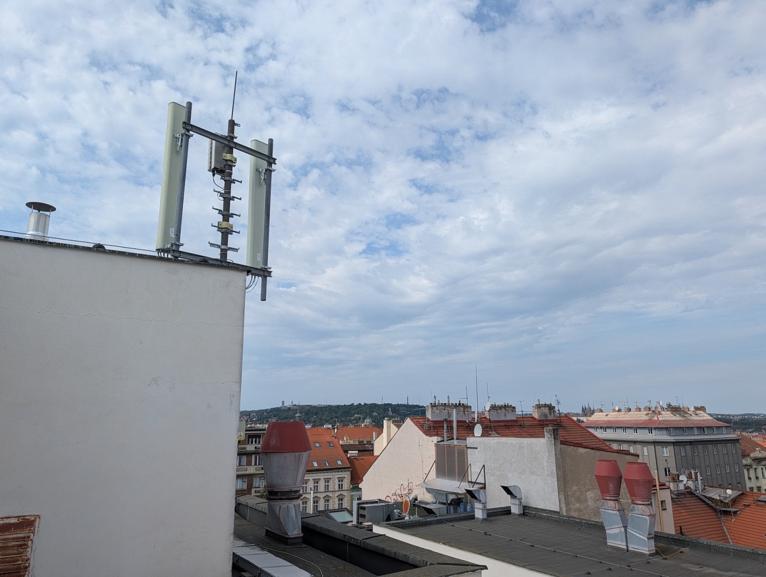 Mobilní 5G vysílač T-Mobilu na Londýnské v Praze