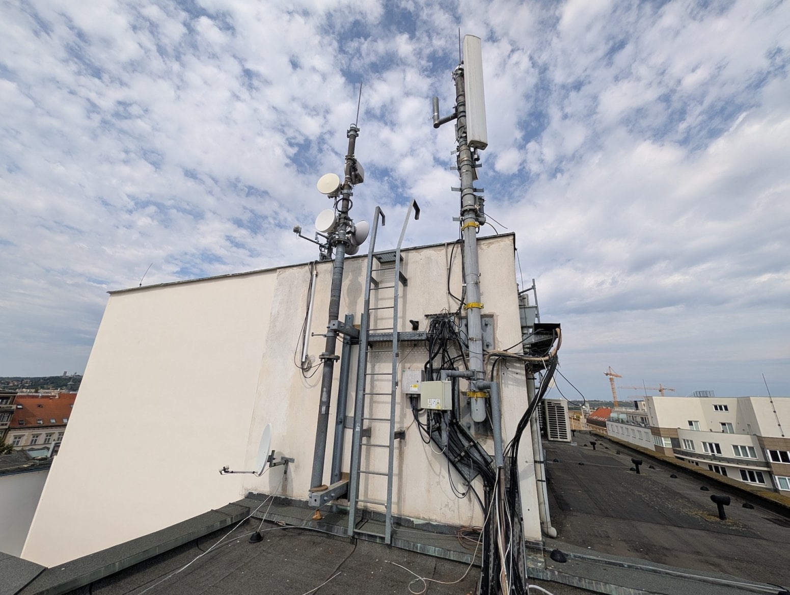 Mobilní 5G vysílač T-Mobilu na Londýnské v Praze