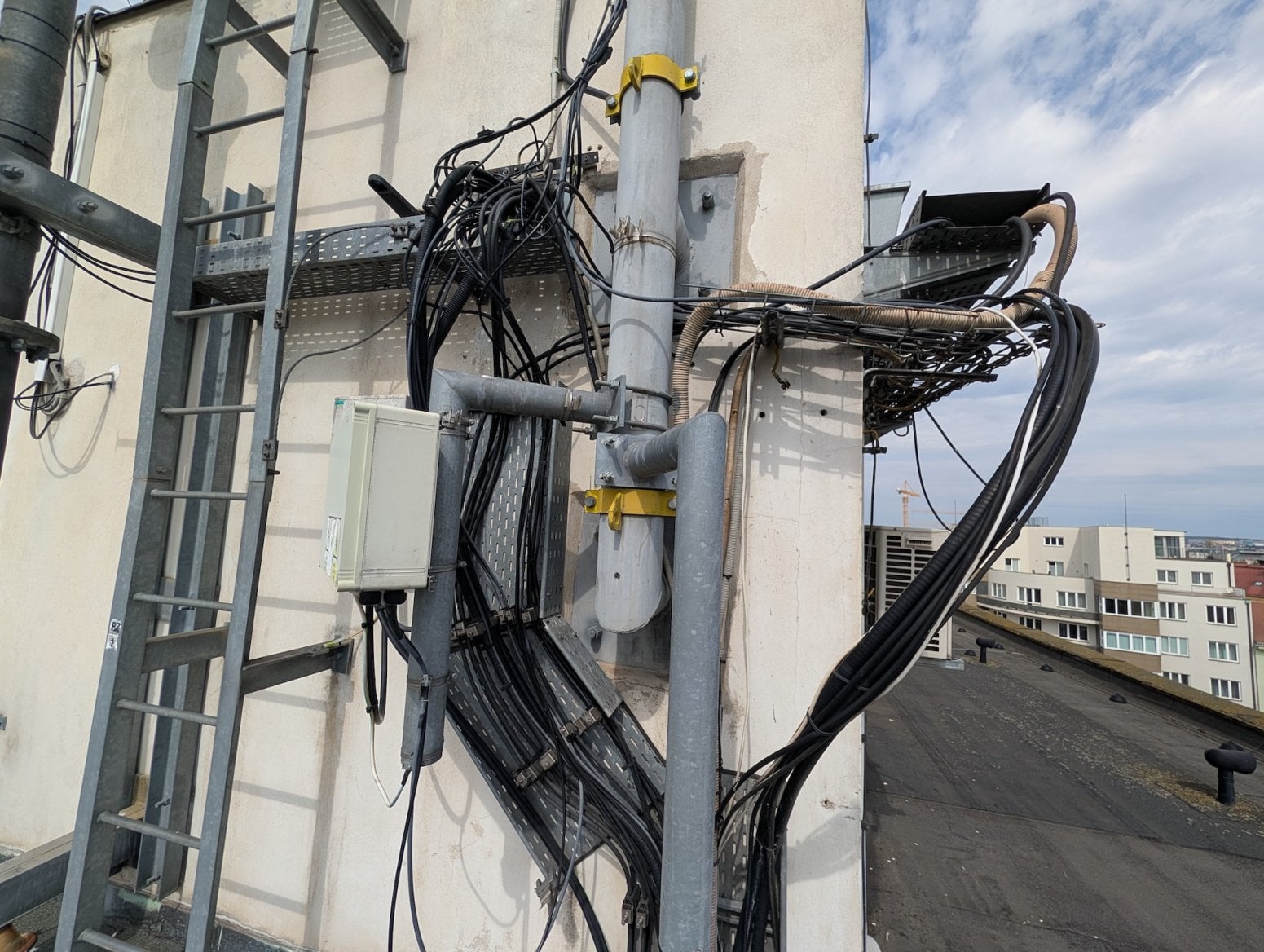 Mobilní 5G vysílač T-Mobilu na Londýnské v Praze