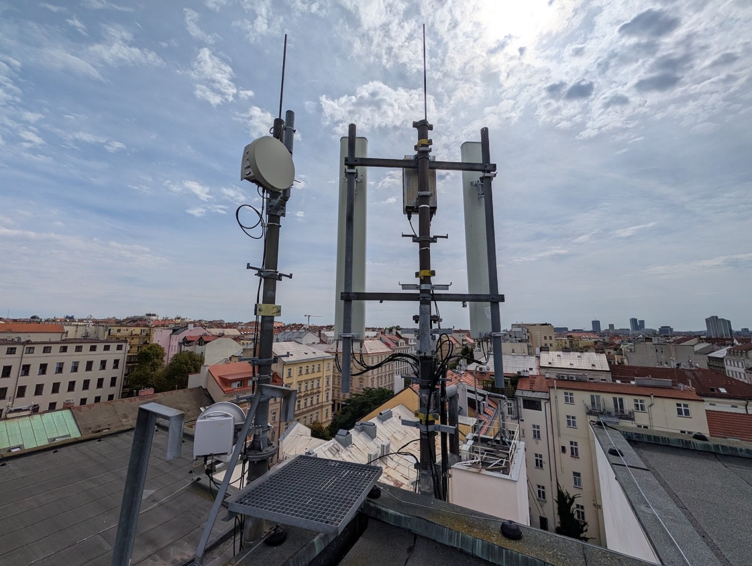 Mobilní 5G vysílač T-Mobilu na Londýnské v Praze
