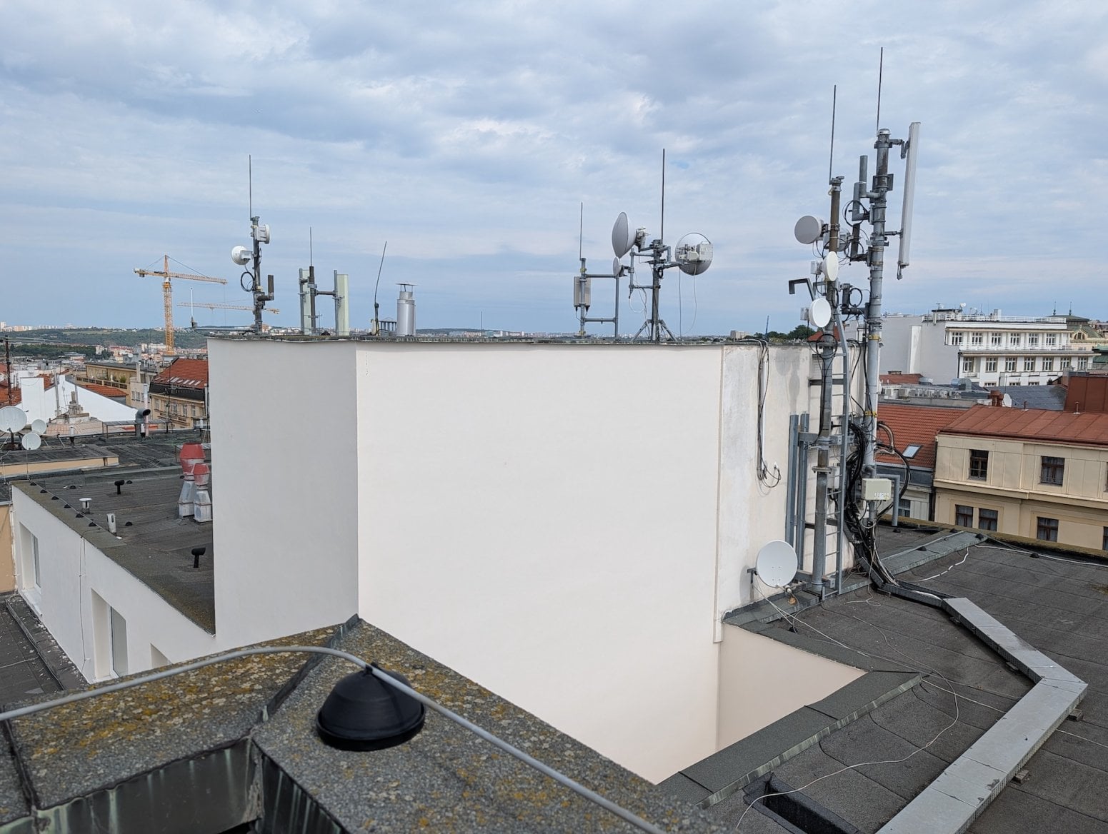 Mobilní 5G vysílač T-Mobilu na Londýnské v Praze