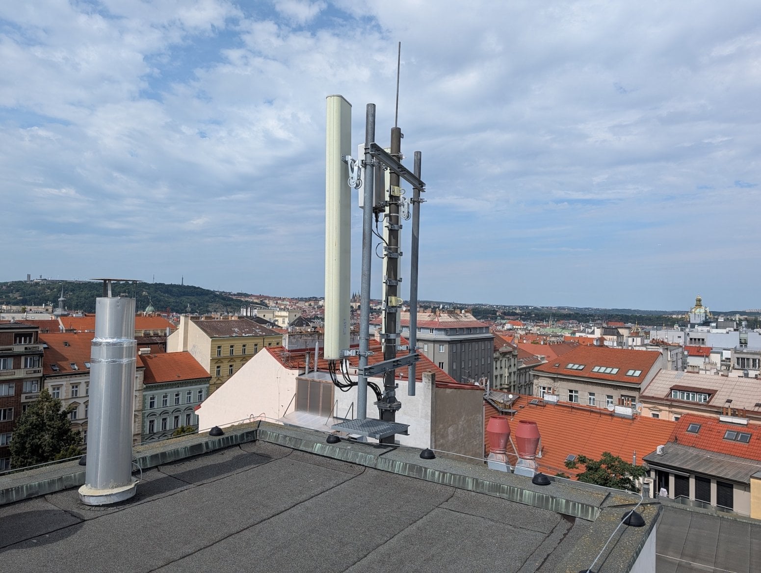 Mobilní 5G vysílač T-Mobilu na Londýnské v Praze