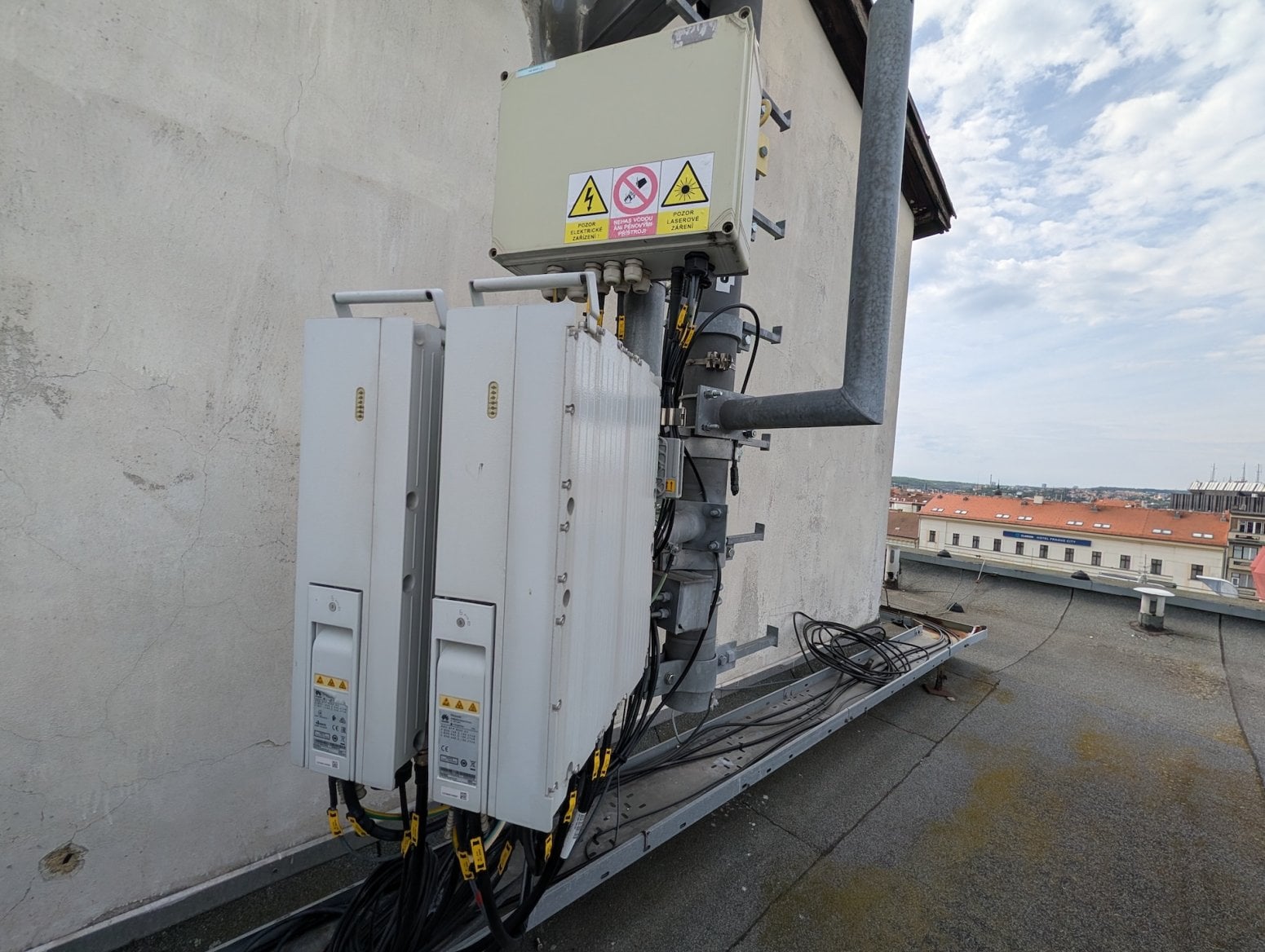 Mobilní 5G vysílač T-Mobilu na Londýnské v Praze
