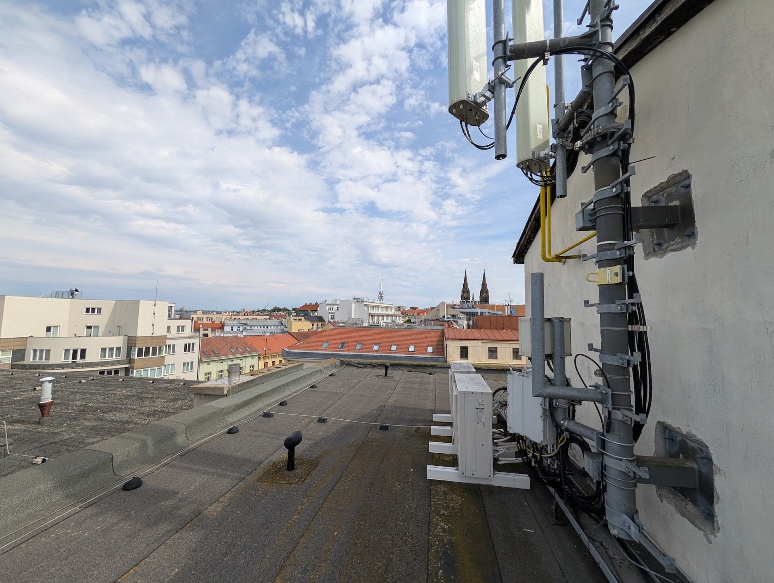 Mobilní 5G vysílač T-Mobilu na Londýnské v Praze