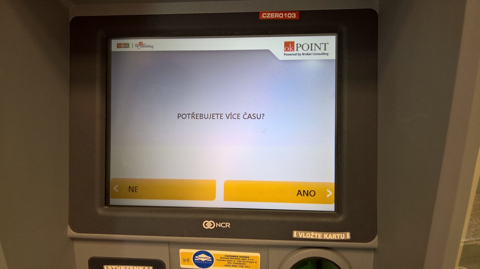 Vkladomat mBank. Před zadržením bankovek dostanete výzvu.