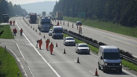 Náhledový obrázek - Autem na MS v hokeji: cestou do Bratislavy narazíte na deset oprav