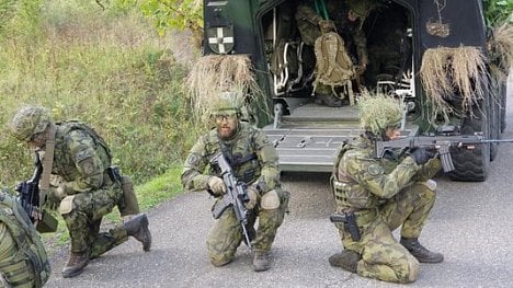 Náhledový obrázek - Současná česká armáda je oproti té předlistopadové desetinová, a přesto o poznání silnější
