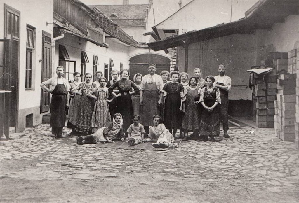 Výroba olomouckých tvarůžků - dobové foto