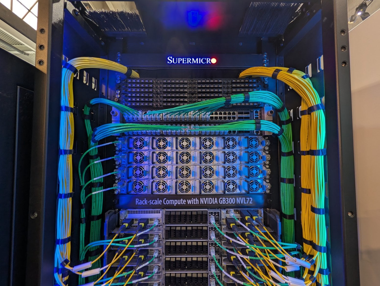 AI rack a servery Supermicro Nvidia GB300 NVL72