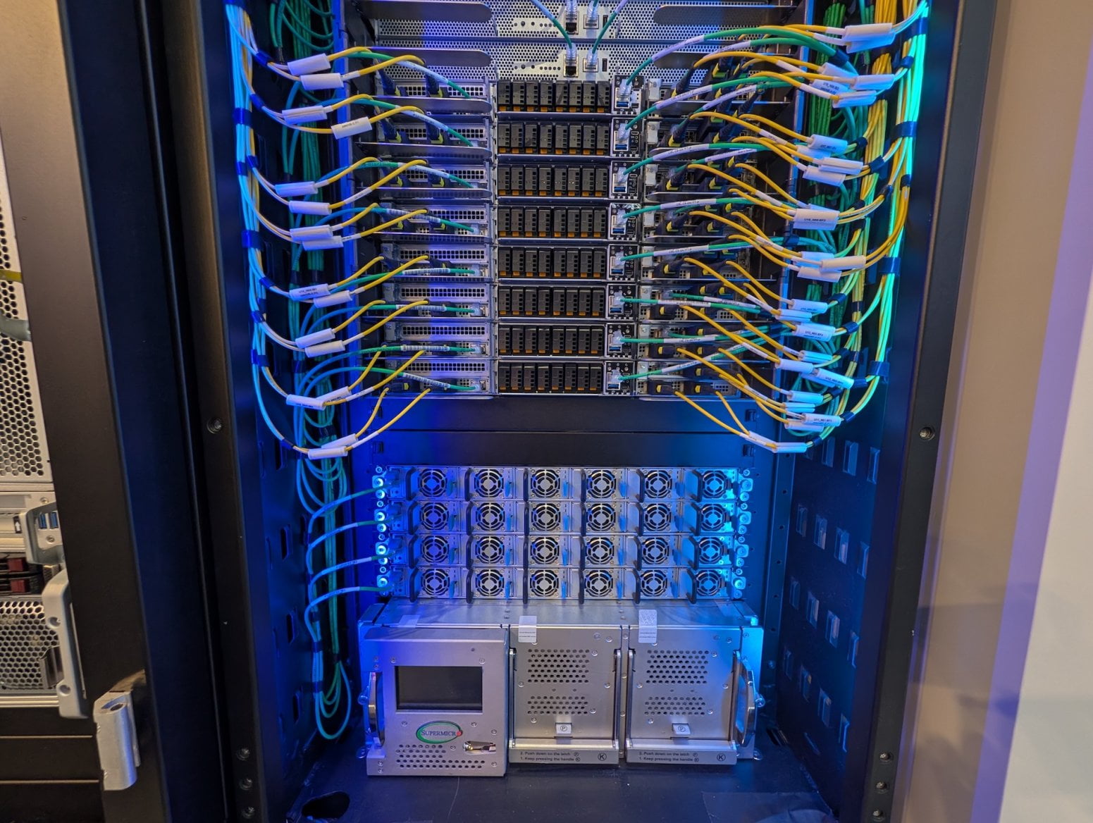 AI rack a servery Supermicro Nvidia GB300 NVL72