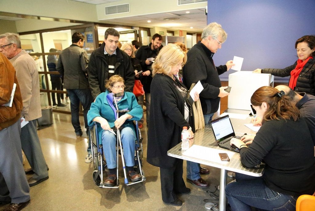 2015-01-katalc3a1nci-hlasujc3ad-v-referendu-9-listopadu-2014-3.j