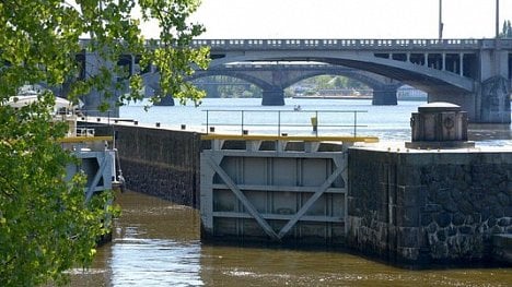 Náhledový obrázek - Pražské samosprávy chtějí zabránit výstavbě nové plavební komory. Varují před ekologickými dopady