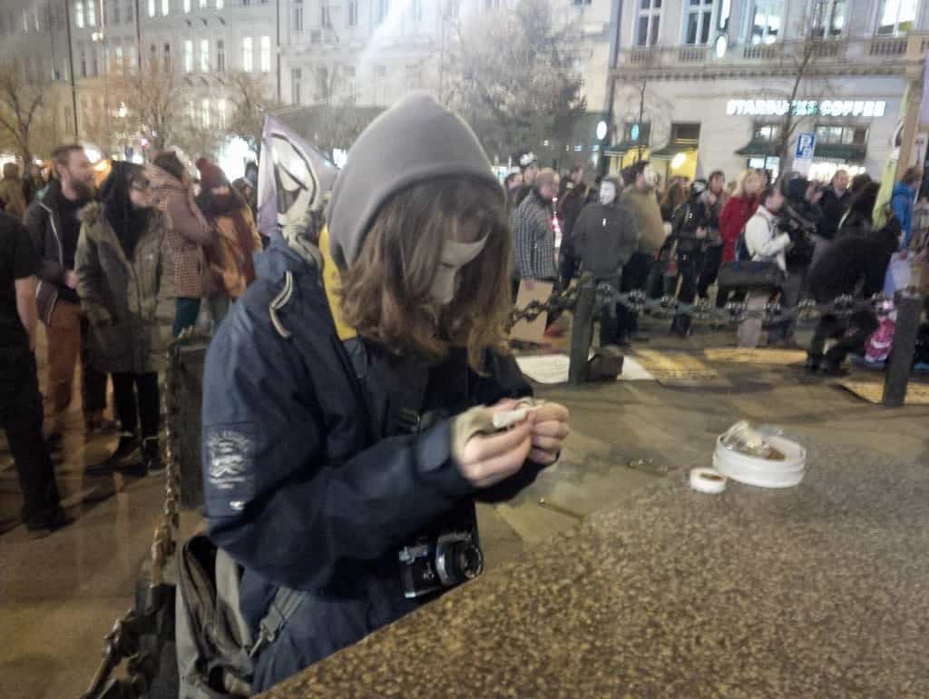 2019-02-million-mask-march-praha-5-listopadu-2013-2.jpg